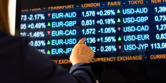 Döviz Piyasalarında Gözler Yeni Haftada: Dolar ve Euro Kurunda Bekleyiş Sürüyor