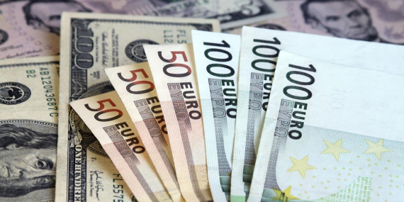 Döviz Piyasalarında Denge Arayışı Sürüyor, Gözler Küresel Gelişmelerde