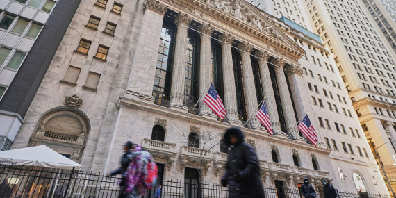 Nasdaq rekor tazeledi, dolar güçlendi