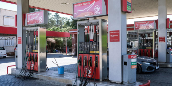 KKTC’de K-PET Grevi Üçüncü Gününde: Akaryakıt Sektöründe Uzlaşı Arayışı