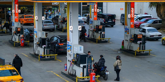 Benzin Fiyatlarında İndirim Beklentisi: Petrol Piyasasındaki Gerileme Takip Ediliyor