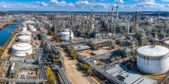 Küresel petrol fiyatlarında arz endişeleri etkili oluyor